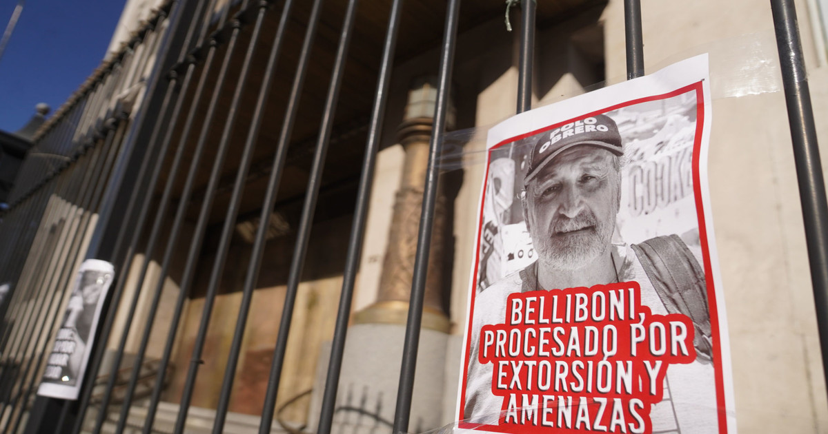 «belliboni-chorro»:-capital-humano-amanecio-con-carteles-contra-el-lider-piquetero-que-encabezo-una-nueva-marcha-por-los-alimentos-de-los-comedores