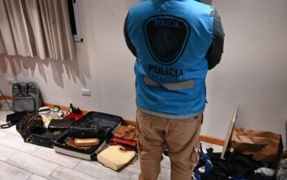 Detuvieron a la banda que robó en la casa de Pampita: encontraron carteras de lujo, celulares y dinero de la modelo