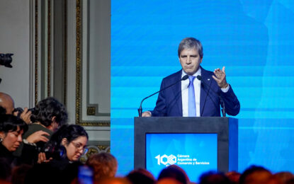 El Gobierno apela a una batería de estrategias para controlar al dólar en la previa de las elecciones bonaerenses