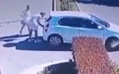 Un chofer de aplicación le robó las valijas a dos turistas cuando los dejó en la puerta de un country en Berazategui