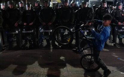 Con un mensaje por handy, Milei felicitó a las fuerzas de seguridad por el acto de LLA en Moreno: «El mejor operativo de la historia»