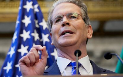 Estados Unidos volvió a comprar pesos y Bessent anunció que el paquete de ayuda llegaría a US$ 40.000 millones