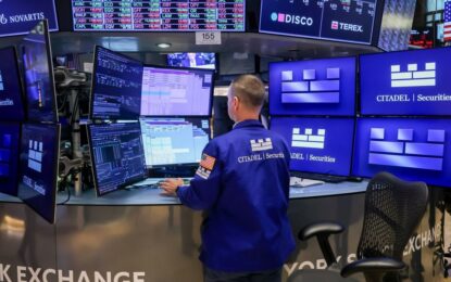 La tensión cambiaria no cede: Estados Unidos volvió a intervenir en el mercado, pero el dólar cerró en alza