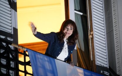 A Cristina le llegó una encuesta confidencial de la Provincia y se encendió la interna contra Kicillof
