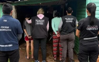 La mamá y la abuela de una nena de 3 años, presas por abusarla y vender las fotos a $ 1.500 por una billetera virtual