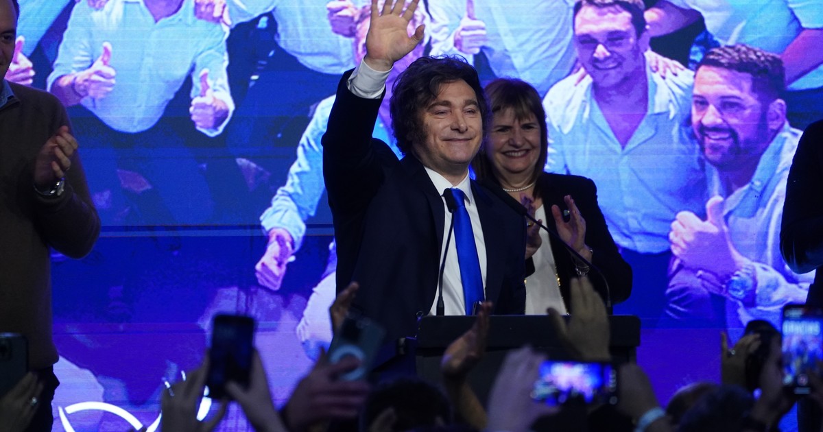 the-wall-street-journal-analizo-la-contundente-victoria-de-milei:-«los-barrios-marginales-abandonaron-al-peronismo»