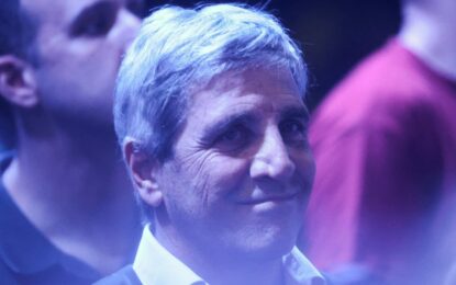 La caída del riesgo país acerca a la deuda argentina a otros países emergentes como Angola o Pakistán: cuánto falta para que pueda volver a los mercados