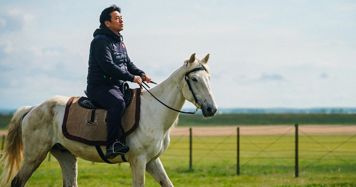 jackie-chan,-en-el-descubridor-de-leyendas,-no-se-rinde:-a-los-71,-sigue-haciendo-travesuras,-pero-ya-no-deslumbra-tanto