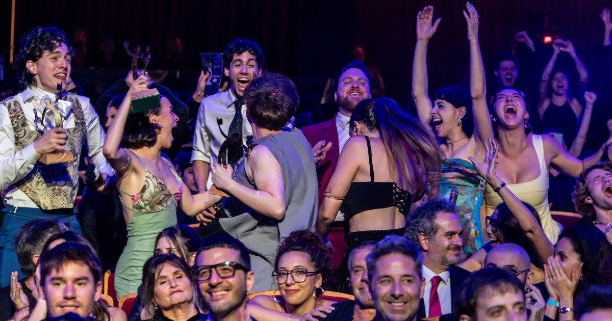 premios-hugo-2025:-despertar-de-primavera-fue-el-mejor-musical-y-carlos-gianni-se-llevo-el-oro,-todos-los-ganadores