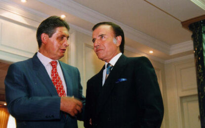 Riña de gallos, el aterrizaje en una ruta y la mentira por seis almendros: la amistad de Menem y el padre del nuevo presidente de Bolivia