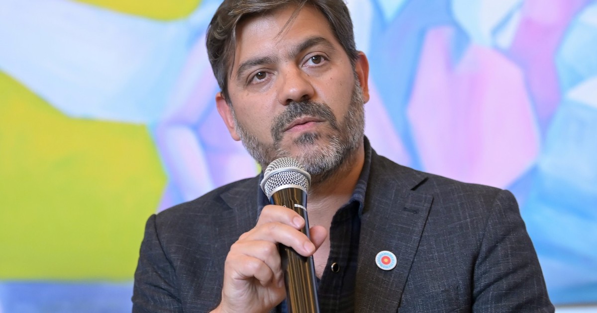 carlos-bianco-respondio-con-una-ironia-la-chicana-de-diego-santilli:-«por-ahi-no-me-puede-contestar-porque-esta-buscando-oficina»