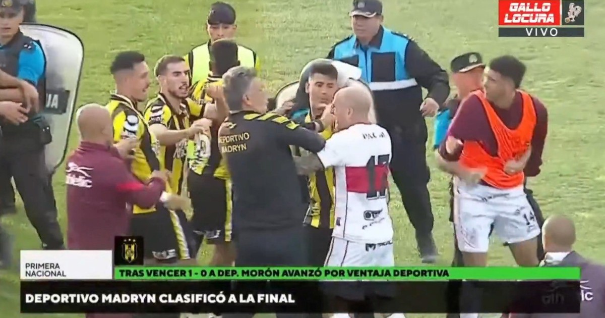 batalla-campal-y-gas-pimienta-en-el-reducido-de-la-primera-nacional:-deportivo-madryn-elimino-a-moron-y-hubo-escandalo-al-final