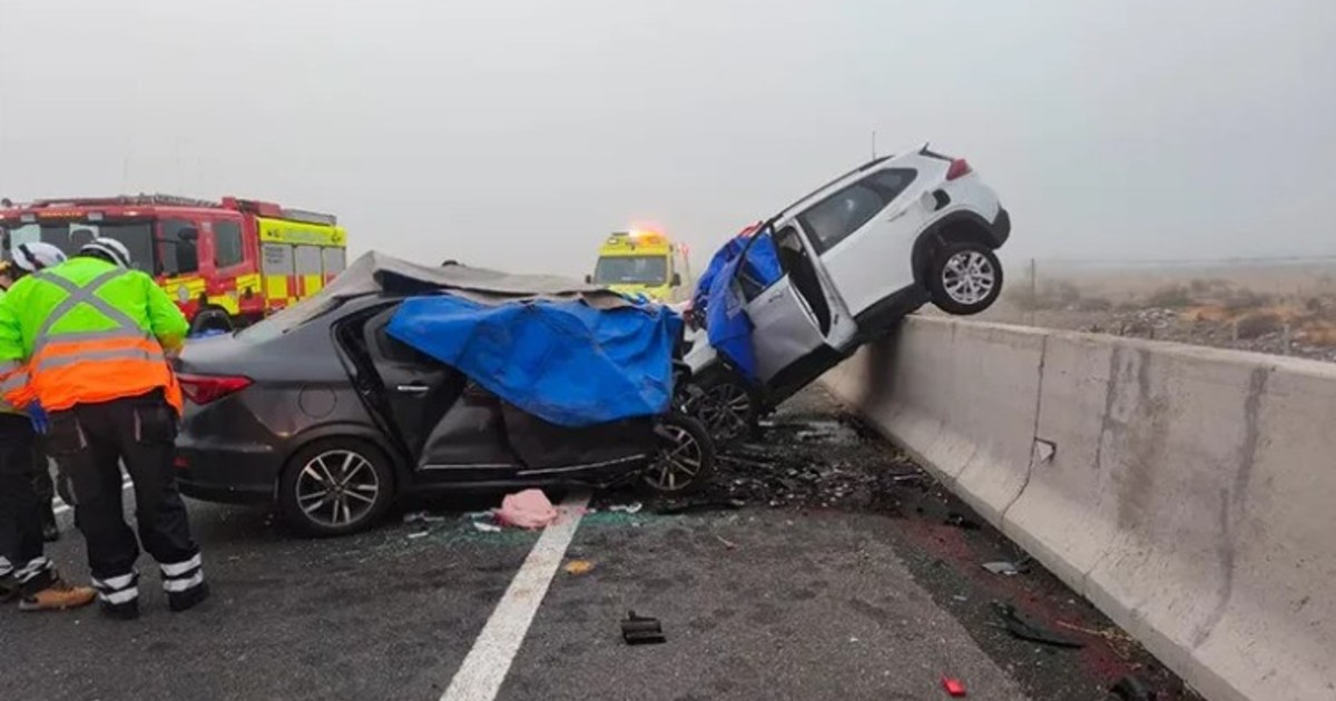 mueren-dos-mendocinos-por-un-brutal-choque-en-una-autopista-de-chile:-dos-menores-que-viajaban-con-ellos-tienen-graves-heridas