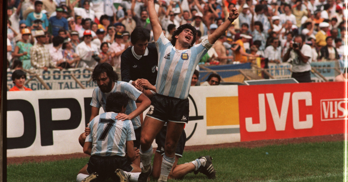 a-cinco-anos-de-la-muerte-de-diego-maradona:-¿por-que-proponen-que-sea-declarado-como-el-dia-internacional-del-futbol?