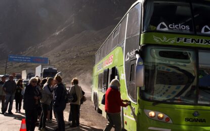 Un viaje de terror: asaltaron a un tour de compras argentino en Chile, les robaron hasta los documentos y ahora están varados