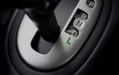 Qué significa la «L» en la palanca de cambios del auto: su función es clave y pocos lo saben