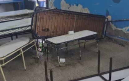La familia de una alumna destrozó una escuela y les tiró agua hirviendo a los docentes en Malvinas Argentinas