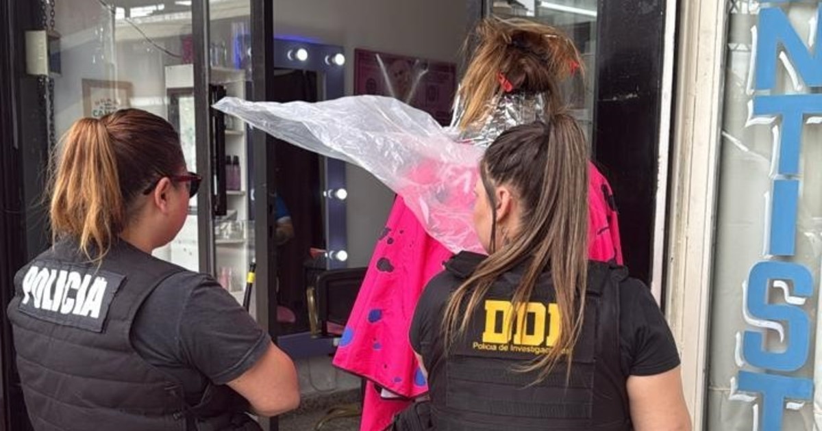«dejame-que-me-saque-las-mechas-del-pelo»:-detuvieron-a-la-lider-de-una-banda-de-entraderas-mientras-se-tenia-en-la-peluqueria