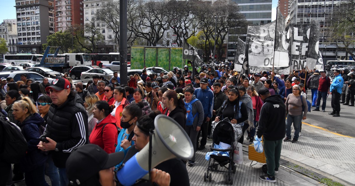 protestas-y-paros:-estatales-y-piqueteros-salen-a-la-calle-contra-el-proyecto-de-reforma-laboral-que-presenta-el-gobierno