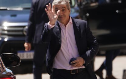 Tras la baja de retenciones al campo, Luis Caputo prometió:  «Vamos a seguir bajándolas en la medida que tengamos espacio fiscal»