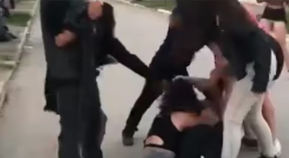 una-adolescente-fue-apunalada-luego-de-haber-sido-golpeada-en-grupo:-“le-perforaron-el-pulmon”