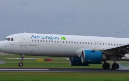 Un avión aterrizó tres veces más fuerte de lo normal, rebotó en la pista y destruyó su tren de aterrizaje: el video