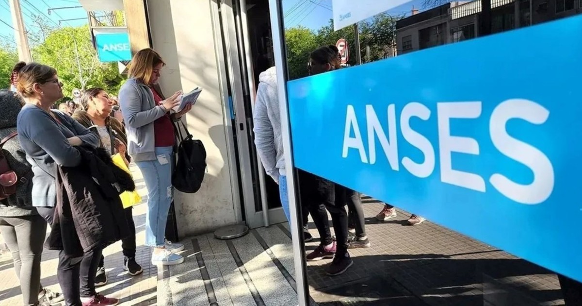 anses-confirmo-aumento-del-2,4%-y-bono-de-$-70.000:-cuanto-cobran-jubilados-y-auh-en-enero-2026
