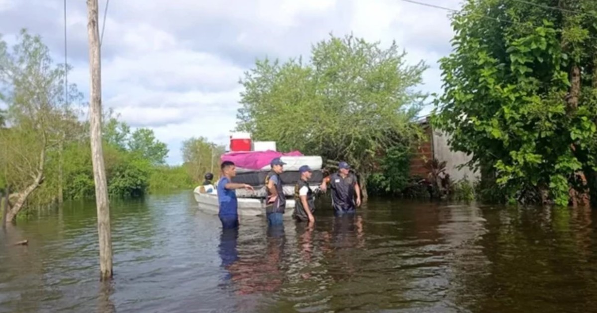 desesperada-busqueda-de-dos-turistas-que-fueron-arrastrados-por-el-rio-en-corrientes