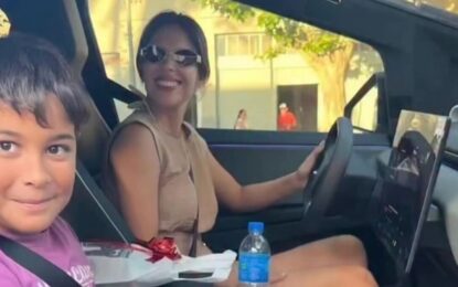 Barby Franco le cumplió el sueño a un nene y lo invitó a pasear en su Tesla Cybertruck de 300 mil dólares