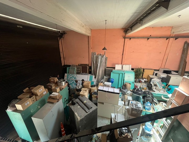 El allanamiento de un galpón de Turdera en el que hallaron documentación, cajas fuertes, computadoras y equipos de Sur Finanzas.