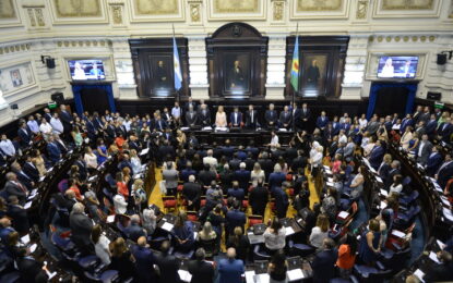 Ya nadie confía en Kicillof: la Legislatura exige primero votar otra ley antes de aprobarle la deuda