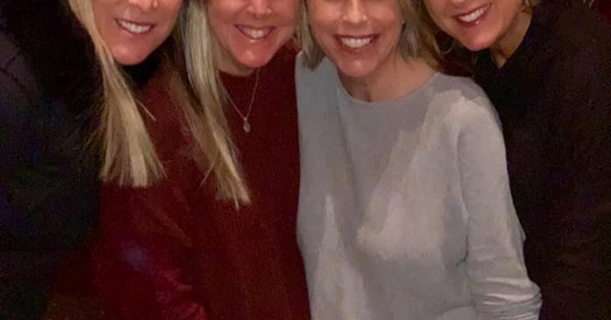durante-anos-les-dijeron-que-se-parecian-y-un-adn-revelo-que-las-cuatro-eran-hermanas:-«fue-el-regalo-mas-grande»