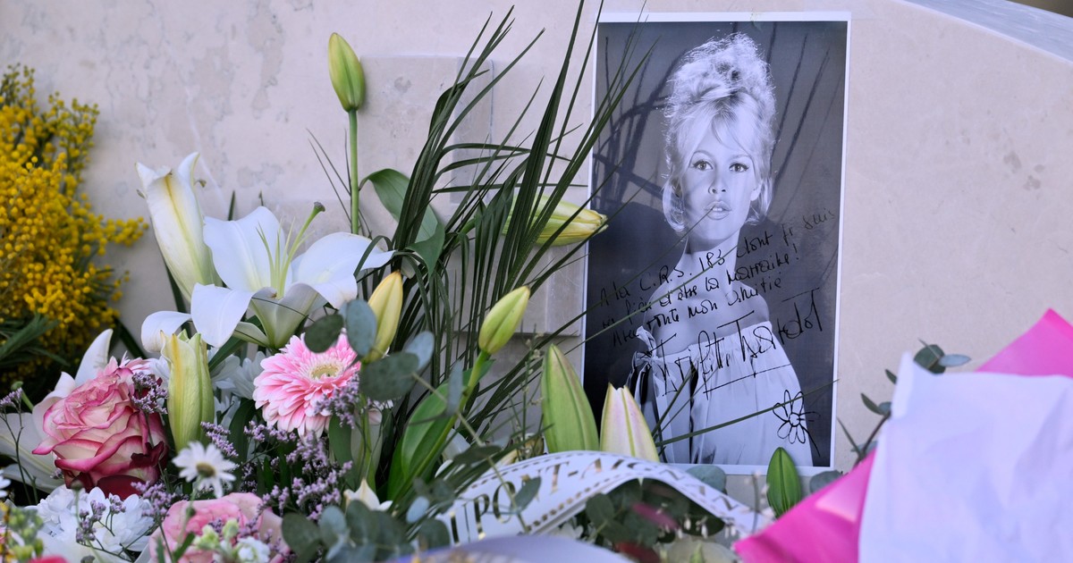 ultimo-adios-a-brigitte-bardot:-fue-inhumada-en-saint-tropez-y-revelan-que-murio-a-causa-de-un-cancer