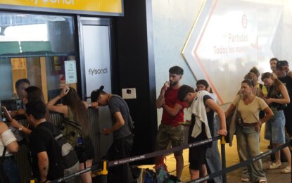 Flybondi bajo la lupa por cancelar vuelos sin aviso previo: el Gobierno evalúa su conducta operativa