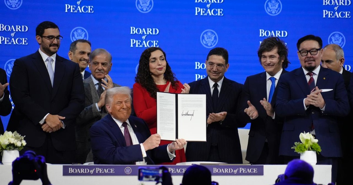milei-en-el-consejo-de-la-paz-de-trump:-un-saludo-protocolar-y-un-escenario-junto-a-lideres-no-occidentales-y-de-paises-musulmanes