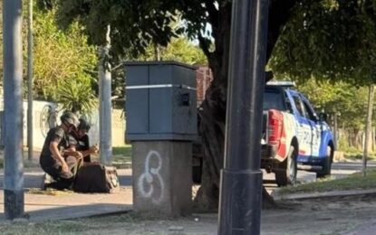 Tensión en Córdoba: lanzaron una granada contra un patrullero de la Policía en medio de un operativo