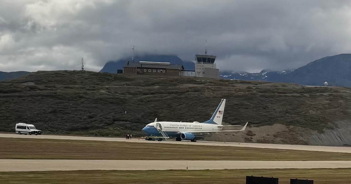 revuelo-por-un-avion-militar-de-los-estados-unidos-que-aterrizo-en-ushuaia-y-que-trasladaba-congresistas