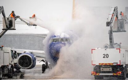 Ola de frío en EEUU: la tormenta invernal provocó el peor día de cancelaciones de vuelos desde la pandemia