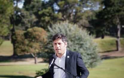 Kicillof: “Trabajamos para que la temporada resista a las políticas económicas que destruyen el turismo local”