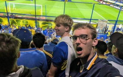 El asombro de un hincha inglés por su primera vez en la Bombonera: la experiencia en primera persona en uno de los templos sagrados del fútbol argentino