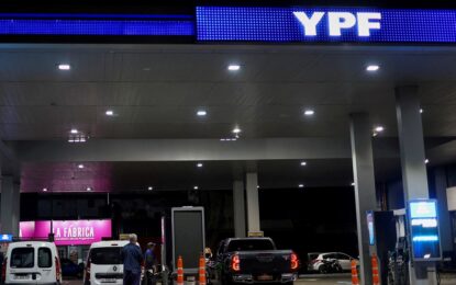 YPF se une al Santander para competir con Mercado Libre y pagará intereses en su app