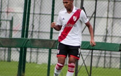 ¿Gallardo tiene los goles en la Reserva? El delantero nigeriano que debutó como titular y convirtió en la goleada vs Gimnasia de Mendoza