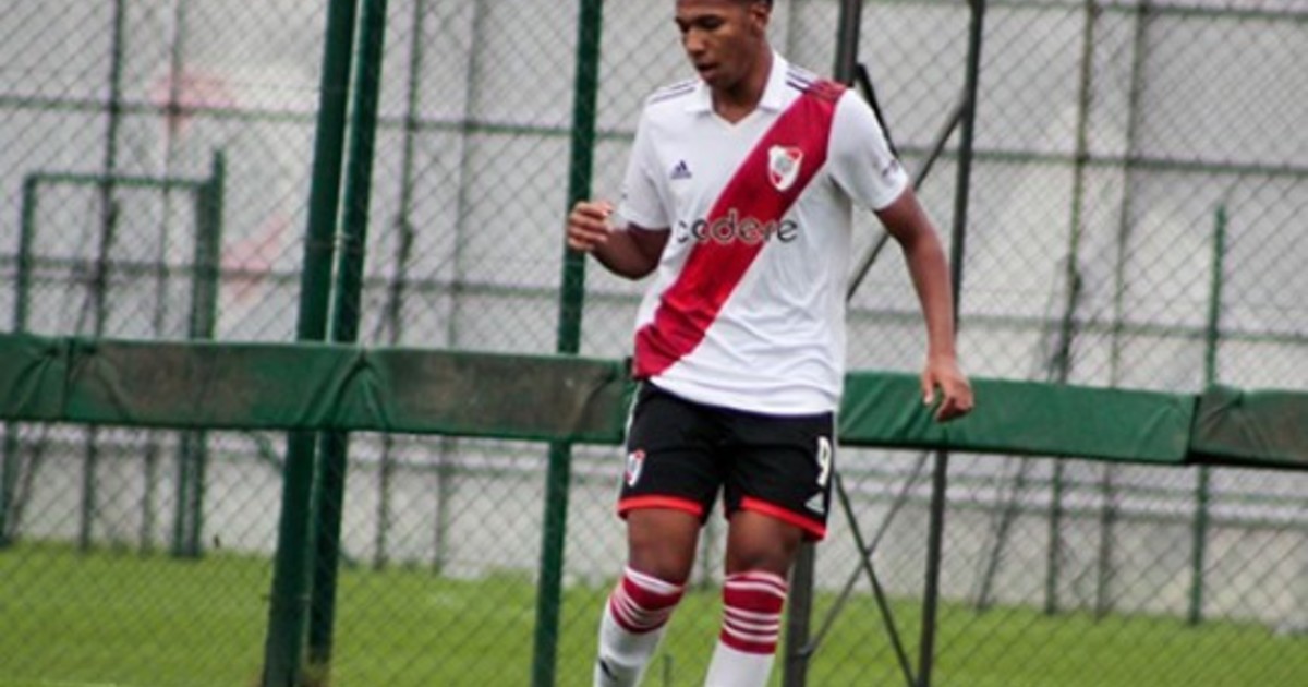 ¿gallardo-tiene-los-goles-en-la-reserva?-el-delantero-nigeriano-que-debuto-como-titular-y-convirtio-en-la-goleada-vs-gimnasia-de-mendoza