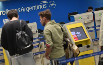 Aerolíneas Argentinas canceló 255 vuelos de este jueves por el paro de la CGT