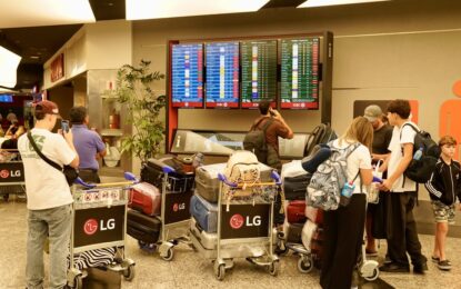 «Nos arruinó»: la impotencia de una familia que se iba de vacaciones a Brasil y quedó varada en Ezeiza por el paro de la CGT