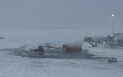 Tormenta en Nueva York: alerta en los aeropuertos JFK y LaGuardia por más de mil vuelos cancelados en pleno estado de emergencia