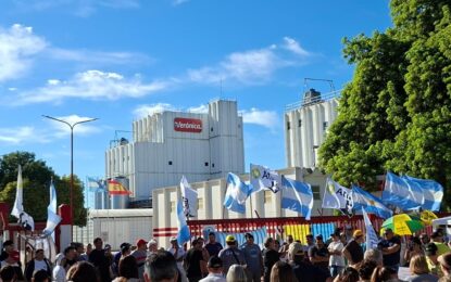 Incertidumbre sobre el futuro de de una de las principales lácteas del país: acumula cheques rechazados por $13.600 millones y sus 3 plantas están paralizadas