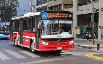 Mataderos: una mujer murió luego de un choque entre un auto y un colectivo