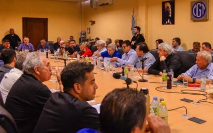 Reforma laboral: guerra de versiones sobre posibles cambios que conformarían a los gobernadores, pero no a la CGT