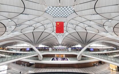Récord en China: el renovado aeropuerto de Pekín costó US$11.000 millones y es tan grande como 98 estadios de fútbol